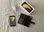 iPhone SE 2020 64 GB - Wallet case - Oplader - Zwart, Telecommunicatie, Mobiele telefoons | Apple iPhone, Gebruikt, Zwart, Ophalen of Verzenden