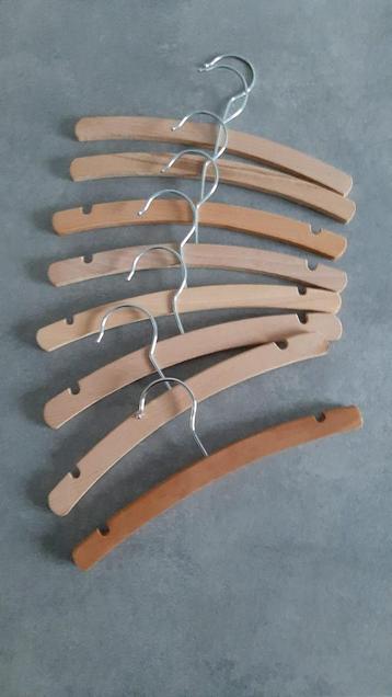 Houten baby kledinghangers Kinderkledinghangers hangertjes beschikbaar voor biedingen
