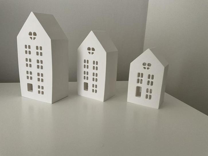 Drietal huisjes (keramiek/gips), Huis en Inrichting, Woonaccessoires | Kandelaars en Kaarsen, Zo goed als nieuw, Minder dan 25 cm