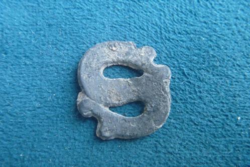 Beslag. Bodemvondst. Insigne. Letter S. Sanctus. Voor 1530, Antiek en Kunst, Antiek | Tin, Ophalen of Verzenden