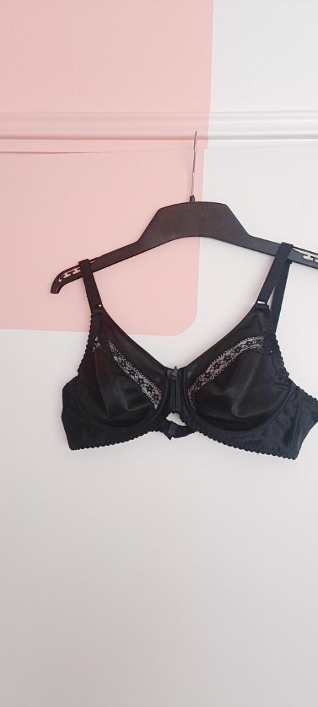 Zwarte beugel bh met bloemetjes kant 85B, Kleding | Dames, Ondergoed en Lingerie, BH, Zwart, Verzenden