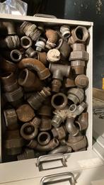 Metalen koppelingen fittingen 2 bakken vol nieuw vele maten, Overige materialen, Overige typen, Nieuw, Ophalen of Verzenden