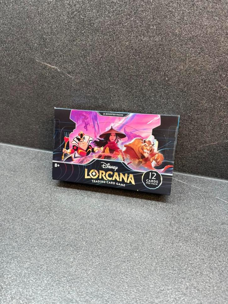 Lorcana Disney Floodborn English Booster Box Display, Hobby en Vrije tijd, Verzamelkaartspellen | Overige, Nieuw, Boosterbox, Foil