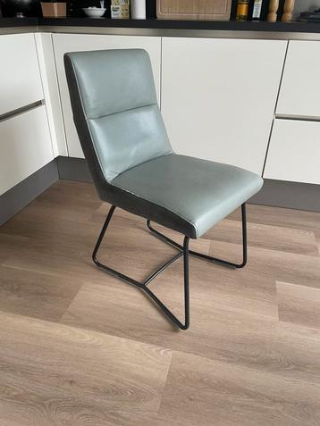 2 Eetkamerstoelen - grijs leder van Xoon beschikbaar voor biedingen