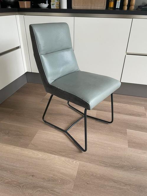 2 Eetkamerstoelen - grijs leder van Xoon, Huis en Inrichting, Stoelen, Gebruikt, Twee, Leer, Grijs, Ophalen