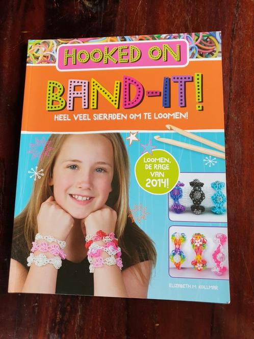 Band-it. Heel veel sieraden om te loomen. Loombandjes.nieuw., Boeken, Hobby en Vrije tijd, Nieuw, Sieraden maken, Geschikt voor kinderen