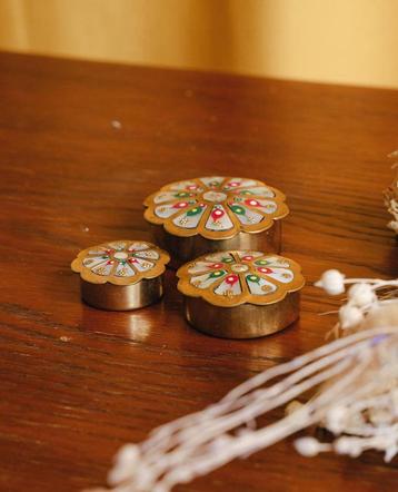 Vintage retro antiek brass pillen doosje sieraden ringen beschikbaar voor biedingen