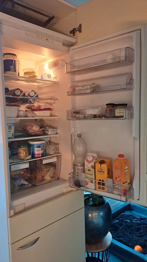 Koelvriescombinatie met inbouwkast ., Witgoed en Apparatuur, Koelkasten en IJskasten, Gebruikt, Met aparte vriezer, 200 liter of meer