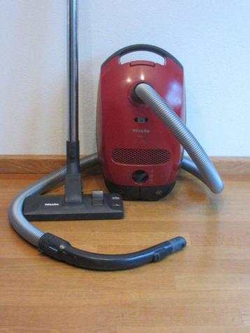 Miele Stofzuiger S2111  300/1600 Watt beschikbaar voor biedingen
