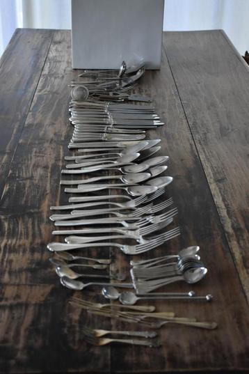 Partij bestek 70 stuks messen vorken lepels etc vintage beschikbaar voor biedingen