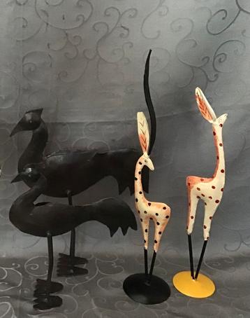 Metalen vogels en gazelle beschikbaar voor biedingen
