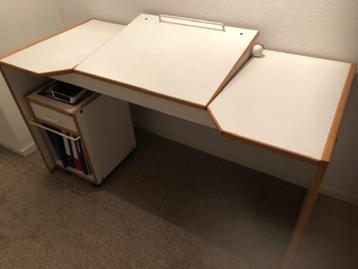 Design jeugdbureau " Follow Me " beschikbaar voor biedingen