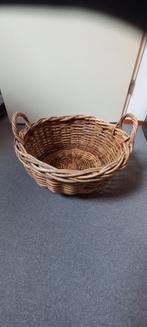 Mooie mand, Huis en Inrichting, Woonaccessoires | Schalen en Manden, Ophalen, Zo goed als nieuw, Rond, Riet