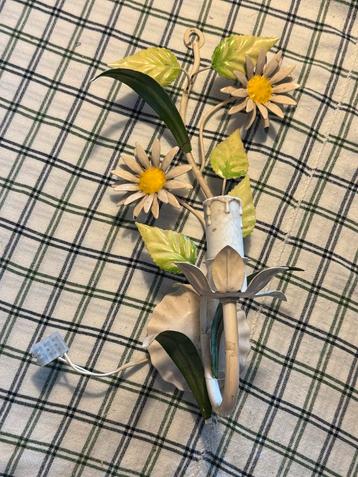 Brocante Lampje met Margrietjes beschikbaar voor biedingen