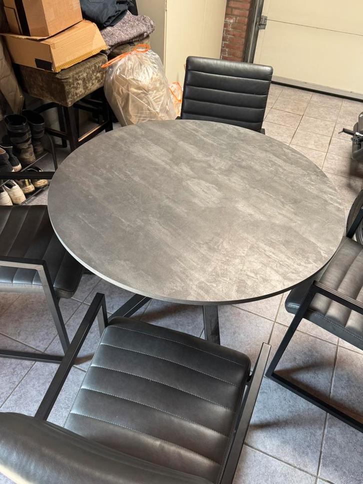Eethoek (tafel + 4 stoelen), Huis en Inrichting, Complete eetkamers, Zo goed als nieuw, Ophalen