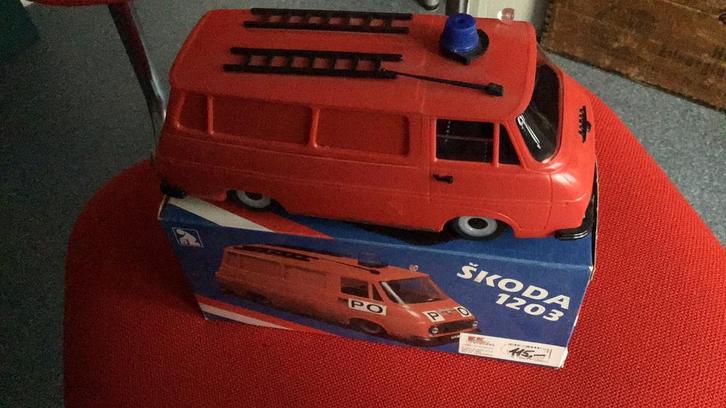 SKODA 1203 TJECHIE NIEUW UIT MIJN VITRINE NIEUW + DOOS, Hobby en Vrije tijd, Modelauto's | 1:18, Nieuw, Auto, Overige merken, Ophalen of Verzenden