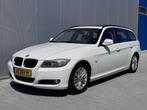 BMW 3-serie Touring 318i High Executive | Pano | Xenon | Nav, Auto's, BMW, Euro 5, 1435 kg, Wit, 3-Serie