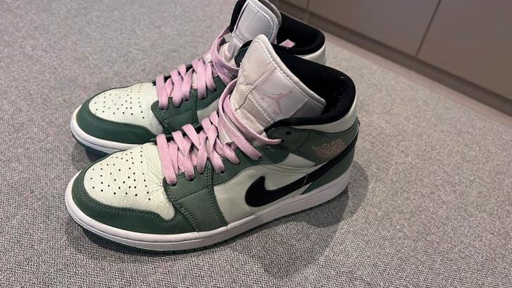 Air Jordan 1 Mid Dutch Green, Kleding | Dames, Schoenen, Zo goed als nieuw, Sneakers of Gympen, Groen, Ophalen of Verzenden