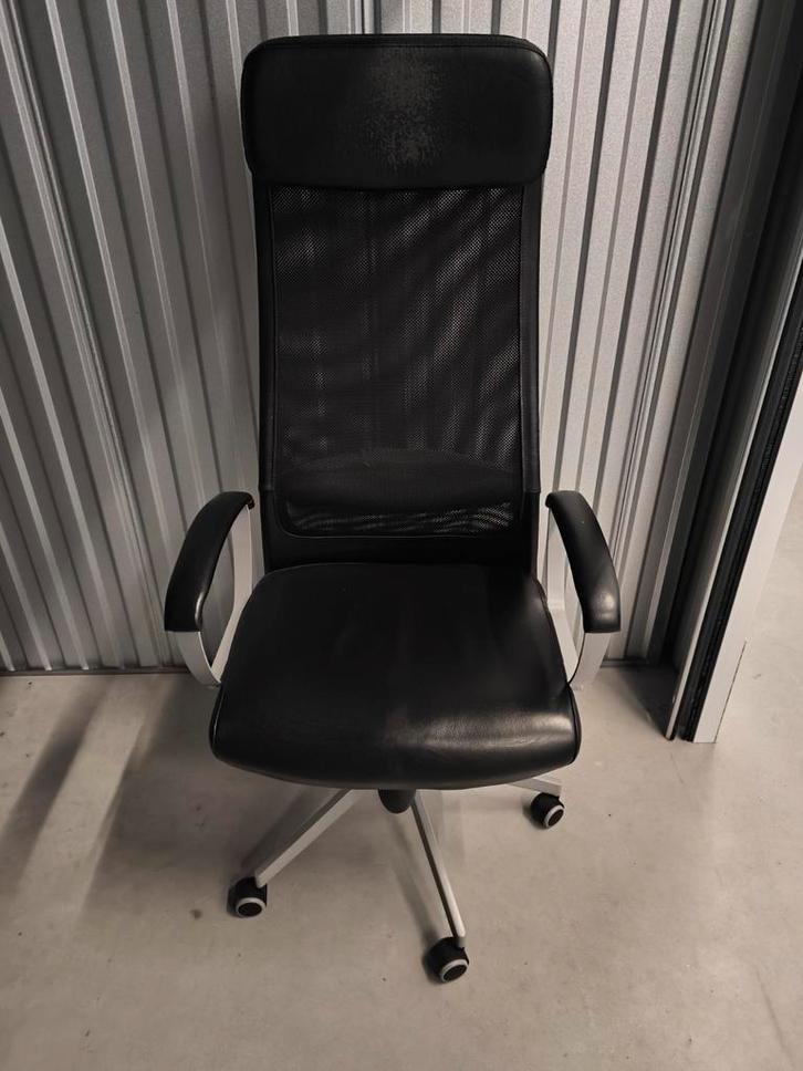 Zwarte IKEA Bureaustoel – Verstelbaar & Comfortabel, Huis en Inrichting, Bureaustoelen, Gebruikt, Zwart, Ophalen