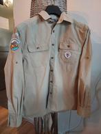 Beige scoutingblouse 176 met genaaide badges, Verzamelen, Scouting, Gebruikt, Ophalen of Verzenden