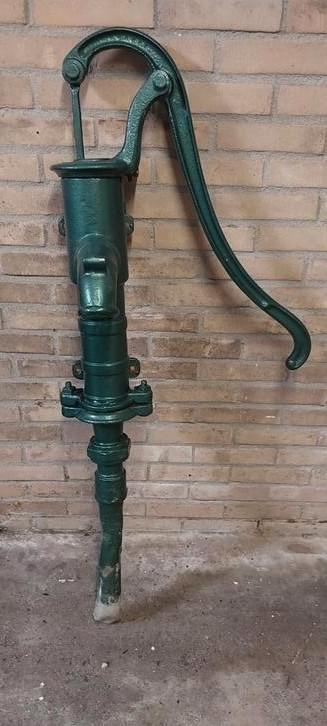 Oude hand-waterpomp voor muurbevestiging., Tuin en Terras, Waterpompen, Gebruikt, Handmatig, Overige typen, Ophalen