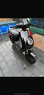 Scooter elektrisch (niu) 25 km, Ophalen, Zo goed als nieuw, Elektrisch, Overige merken