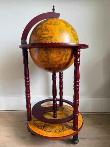 Globe bar / wereldbol bar voor drank beschikbaar voor biedingen