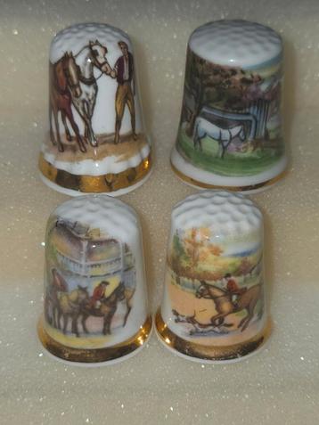 4 vingerhoedjes  Paarden met Ruiters, porselein gemerkt  beschikbaar voor biedingen