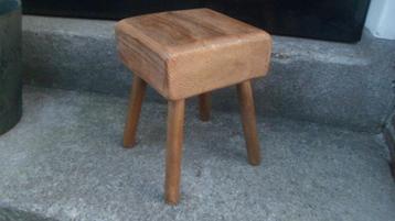 Houten MELKKRUK 25 cm. hoog kruk, krukje, tafeltje ruitvorm beschikbaar voor biedingen