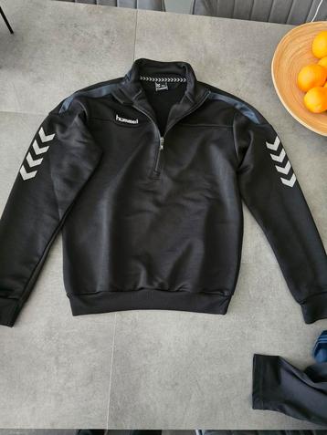 Traningsjas maat 140 hummel beschikbaar voor biedingen