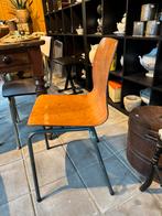 Twee prachtige oude schoolstoelen, Ophalen of Verzenden, Zo goed als nieuw, Bruin, Twee