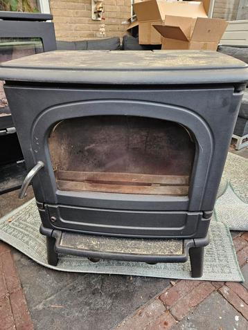 DRU 64 CB houtkachel vrijstaand gebruikt gietijzer buiten beschikbaar voor biedingen