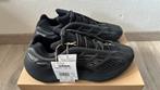 Yeezy 700 V3 glow black maat 45 1/3, Zwart, Ophalen of Verzenden, Adidas Yeezy, Sneakers of Gympen