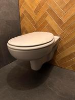 Witte WC pot met Pressalit bril en Geberit bedieningsplaat, Ophalen, Gebruikt, Toilet