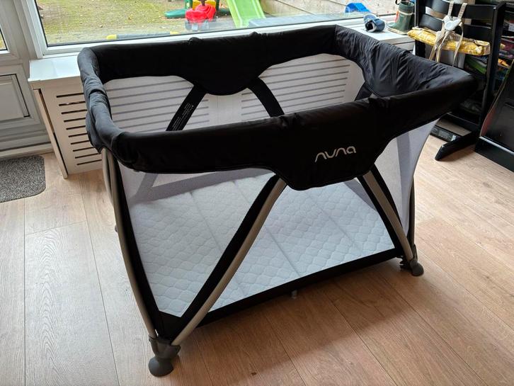 Nuna Sena Reisbedje/Campingbedje met Matras, Kinderen en Baby's, Babywiegjes en Ledikanten, Zo goed als nieuw, Reisbedje, Ophalen