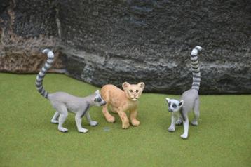 2 Schleich Wild Life Ringstaartmaki`s en Schleich leeuwenwel beschikbaar voor biedingen