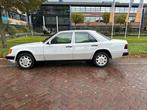 Mercedes E250 van 1986, open dak, airco, 2026 belastingvrij., 2497 cc, Wit, Blauw, 90 pk