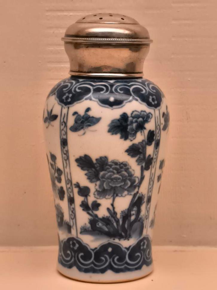 Antiek Chinees porselein met zilveren dop strooier, Antiek en Kunst, Antiek | Porselein, Ophalen of Verzenden