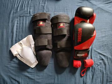 Kickbox Set: Handschoenen, Beschermers, Tok & Bandages beschikbaar voor biedingen