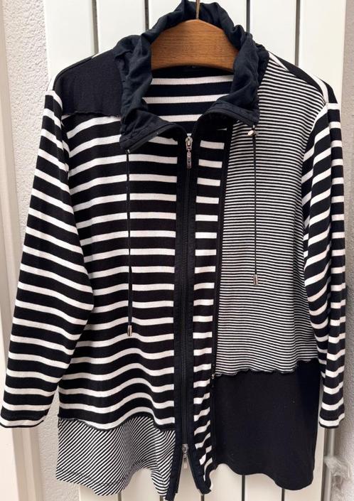 Via Appia Due zwart/wit vest maat 46, Kleding | Dames, Truien en Vesten, Zo goed als nieuw, Maat 46/48 (XL) of groter, Zwart, Ophalen of Verzenden