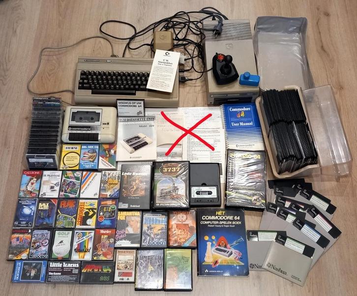 Commodore C-64, Compleet met 45 cassettes & 120 floppy discs, Computers en Software, Vintage Computers, Ophalen