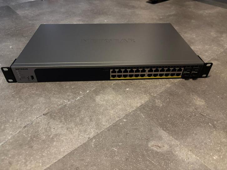 NETGEAR GS728TPP, Computers en Software, Netwerk switches, Nieuw, Ophalen of Verzenden