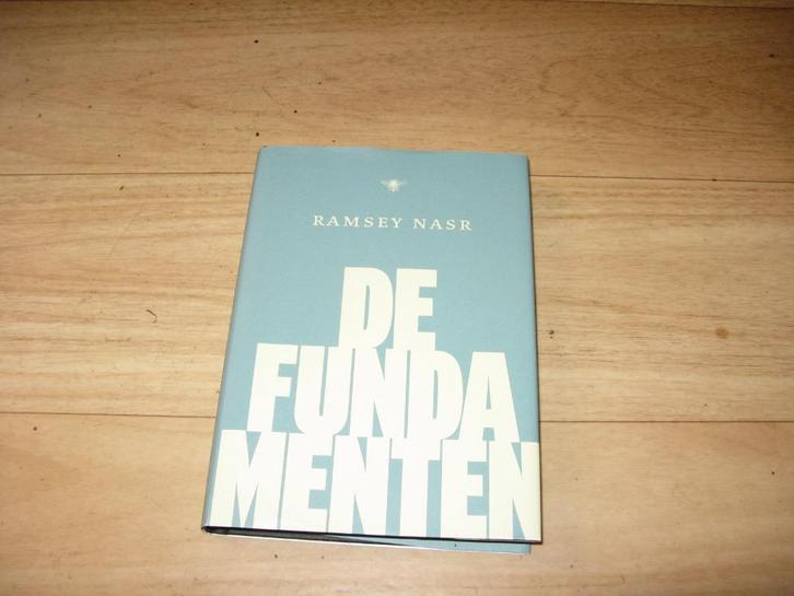 Ramsey Nasr - De fundamenten, Boeken, Literatuur, Zo goed als nieuw, Ophalen of Verzenden