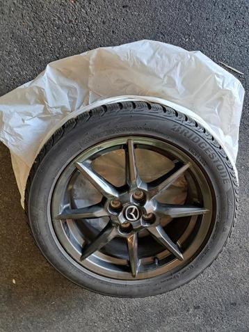 MAZDA-3 L.M. BANDEN MET VELGEN beschikbaar voor biedingen