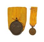 Trouwe Dienst brons, Juliana | medaille set met miniatuur, Verzamelen, G, G, Lintje, Medaille of Wings, Ophalen of Verzenden