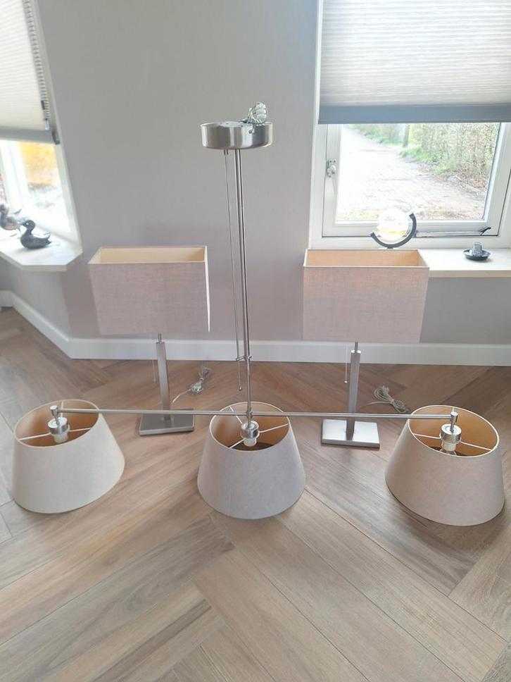 Lampen set: 2x tafellamp, 1x hanglamp - RVS Taupe, Huis en Inrichting, Lampen | Hanglampen, Zo goed als nieuw, Metaal, Stof, Ophalen of Verzenden