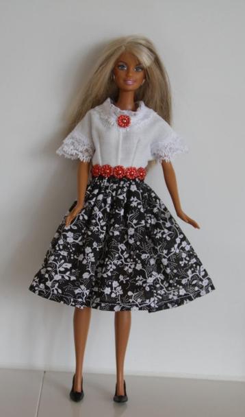 Barbie 39: zwart witte jurk met pumps open hiel beschikbaar voor biedingen
