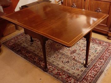 Antieke mahoniehouten hangoortafel beschikbaar voor biedingen