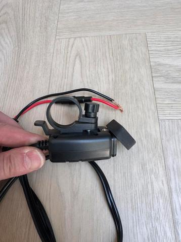 Usb-a en Usb-c oplader voor op de motor beschikbaar voor biedingen