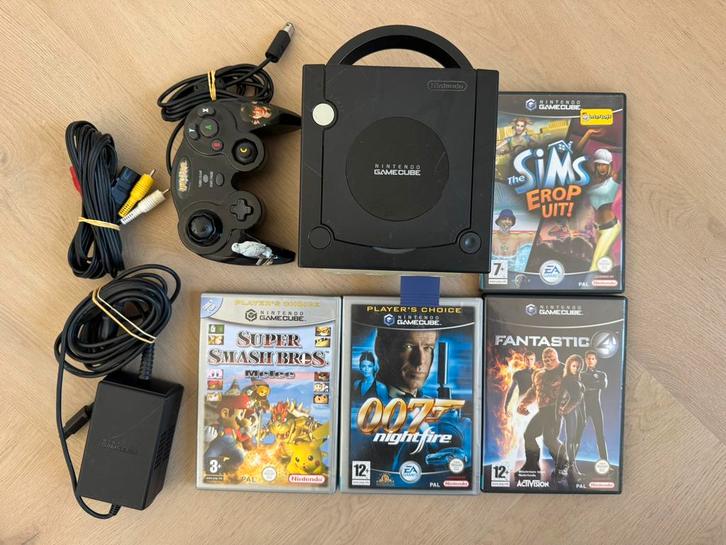 GameCube + Controller + 4 Games, Spelcomputers en Games, Spelcomputers | Nintendo GameCube, Gebruikt, Zwart, Met 1 controller
